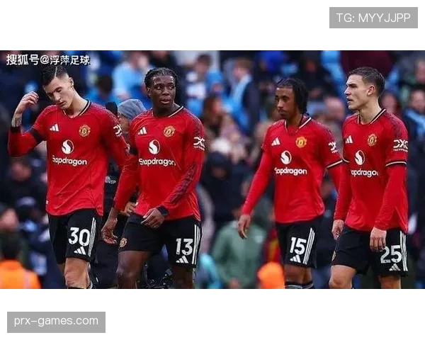 曼联深陷困境:战绩持续低迷引发高层震动与球迷担忧 曼联深陷困境:战绩持续低迷引发高层震动与球迷担忧